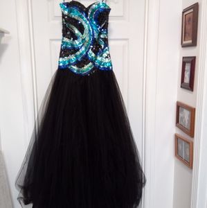 🆕Night Moves👗 gorgeous 💎 size 4 ✳️ball gown✳️